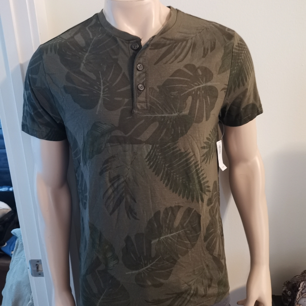 🆕 Monstera Leaf Print Short Sleeve Henley Soft Washed Tee Small Green Old Navy